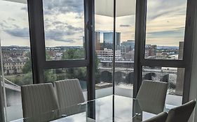 Glasgow City Centre Waterfront Apartment